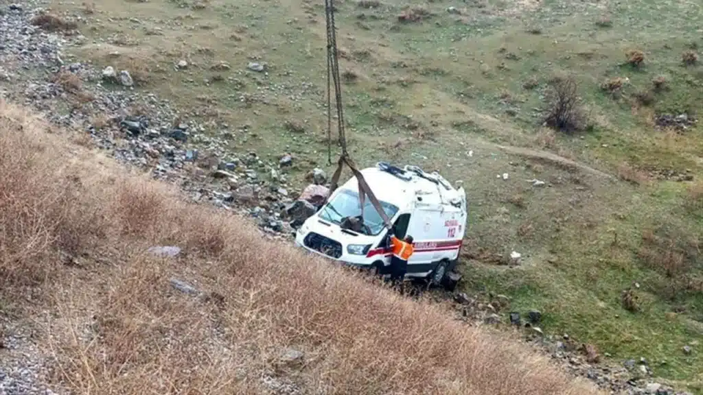 Bitlis'te Trafik Kazası: 3'ü Sağlık Personeli 11 Yaralı (resim 7) – saglikhaberi.net