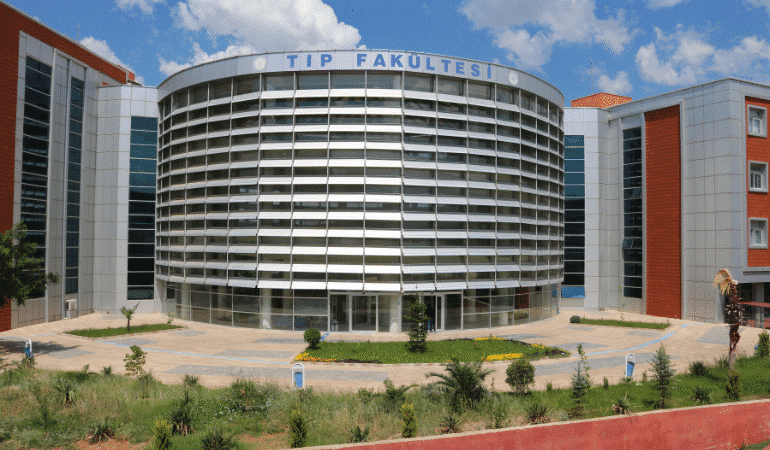 ADÜ Hastanesi’nden Biyopsi İddialarına Yanıt: “Vefat Eden Hastalar Üzerinden İşlem Yok”