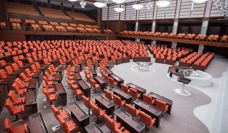 Geçici Görevlendirmede Belirsizlik Sona Erdi: Sağlık Çalışanlarına Torba Yasayla Güvence