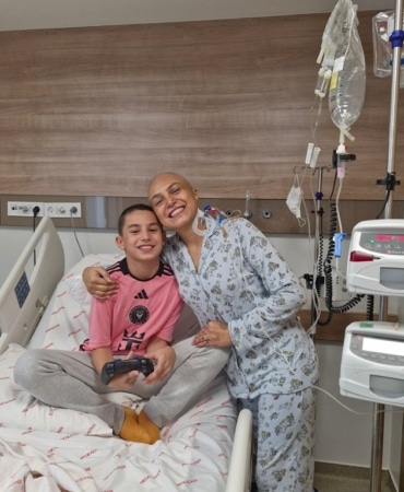 İstanbul - 10 yaşındaki oğlunun iliği ile kanseri ikinci kez yendi