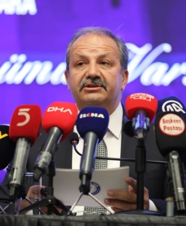 Sağlık-Sen, hemşire ve ebelere yönelik 'İş ve Aile Hayatı Uyumu' araştırması yaptı