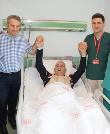 Türkiye'de bir ilk; her iki şah damarı tıkalı Moyamoya hastasına baypas ameliyatı