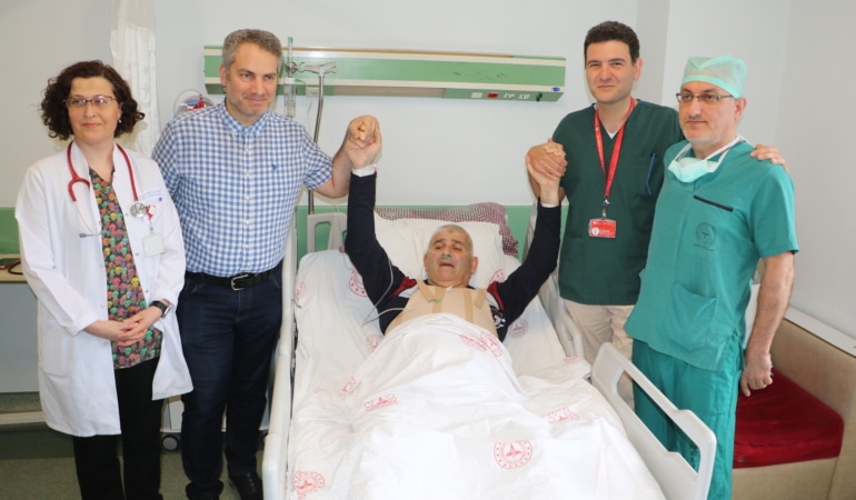 Türkiye'de bir ilk; her iki şah damarı tıkalı Moyamoya hastasına baypas ameliyatı