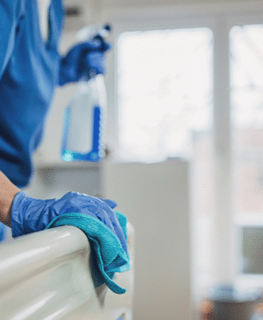 Hastane Personeli Temizlikçi İşçi