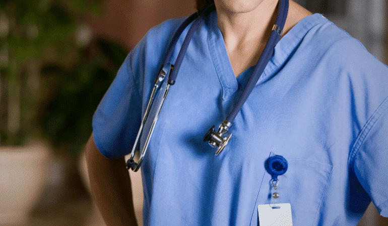 sağlık personeli hemşire doktor