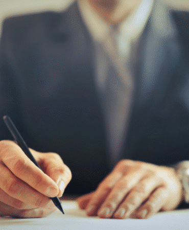 sözleşme imzalayan yönetici