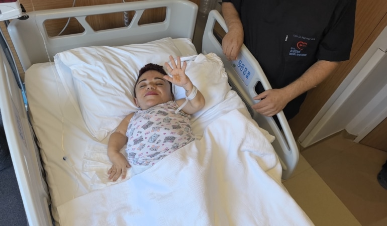 24 kilo ağırlığındaki Nurdan'ın yumurtalıklarından 3 kilo kist çıkarıldı