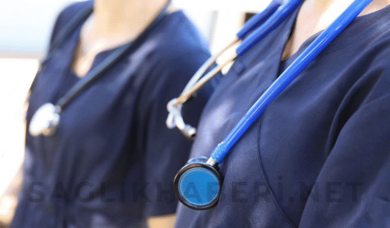 Sağlık Çalışanlarının Giyim Yardımı Devletten: Kaygılar Büyüyor