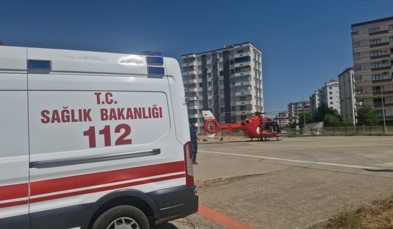 Ambulans helikopter, uyluk kemiği kırılan hasta için havalandı