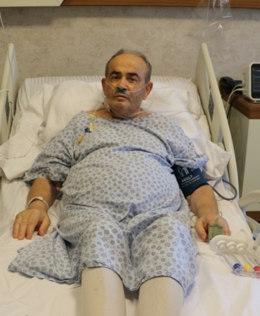 Fazla ilaç kullanımından bağırsağı delinen hasta ölümden döndü