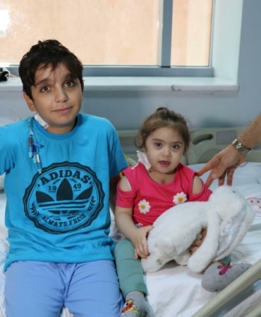 Kalp hastası kardeşler bir gün arayla ameliyat oldu