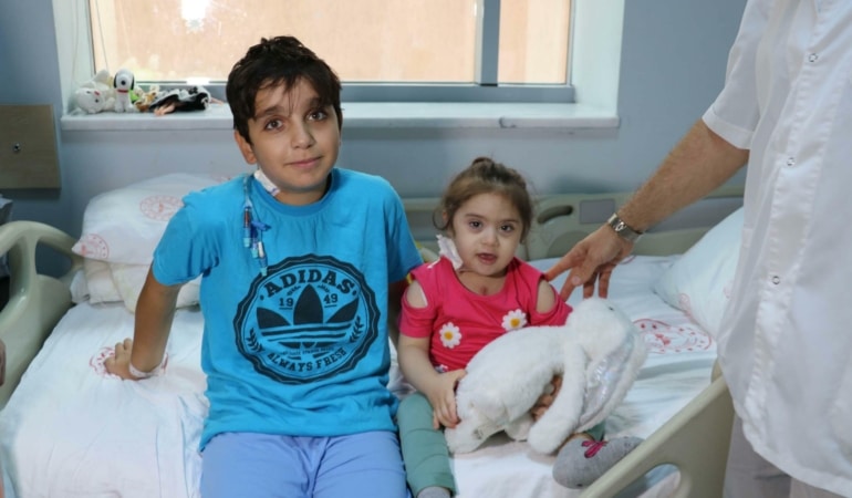 Kalp hastası kardeşler bir gün arayla ameliyat oldu