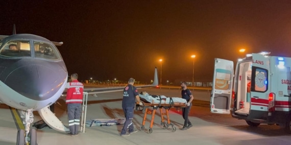 Kaza sonrası kava travması ve felç geçiren çocuk, ambulans uçakla sevk edildi