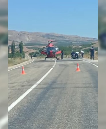 Malatya'da  ambulans helikopter kara yoluna inip hasta aldı