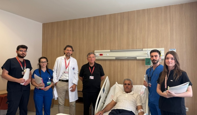 Mide kanserini robotik cerrahi ile yendi