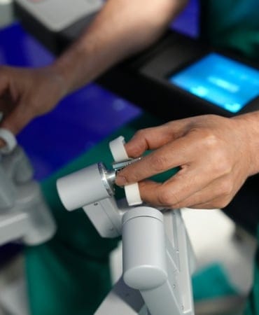 ‘Robot destekli cerrahi, iyileşme süresini minimuma indiriyor’