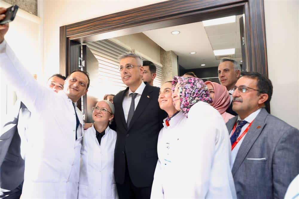Bakan Memişoğlu’ndan SEAH’ta Sağlık Çalışanlarına Moral Ziyareti (resim 43) – saglikhaberi.net