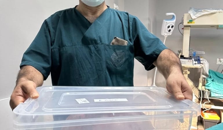 Yumurtalıklarındaki 9 kiloluk kitle operasyonla çıkarıldı