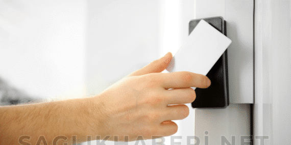 Danıştay’dan Emsal Karar: Kart Okutmayan Ancak Mesaiye Devam Eden Memura Ceza İptal Edildi