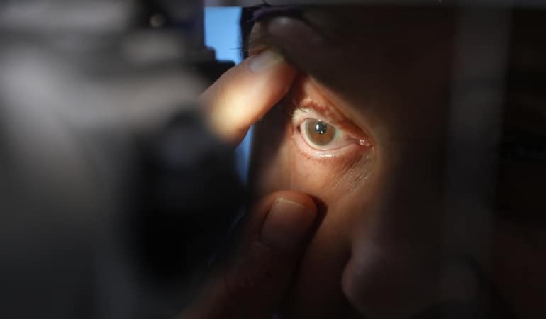 Görme kaybı yaşayan hasta, tedaviyle sağlığına kavuştu