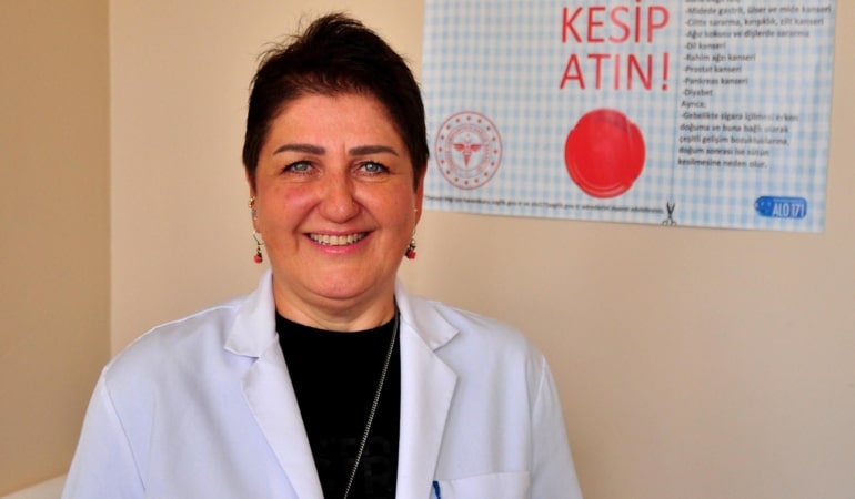 Türkiye'de her 2 erkekten ve her 4 kadından biri sigara içiyor