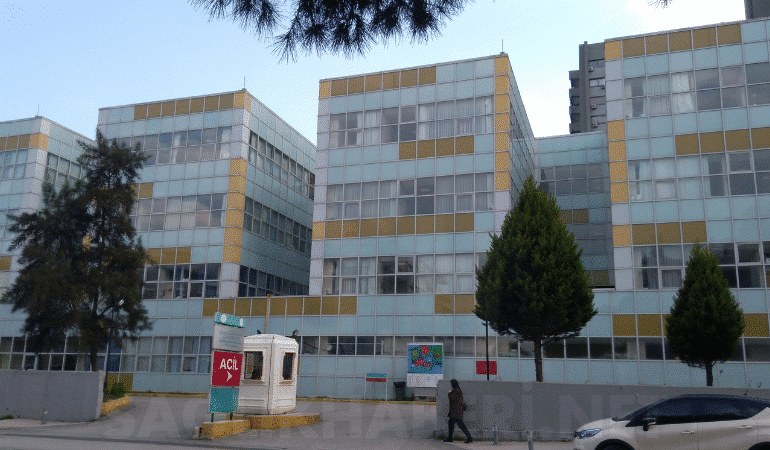 İzmir Atatürk Eğitim ve Araştırma Hastanesi’nde Bir Kriz Daha: Elektrik Kabloları Kesildi, Yoğun Bakım Hastaları Taşındı