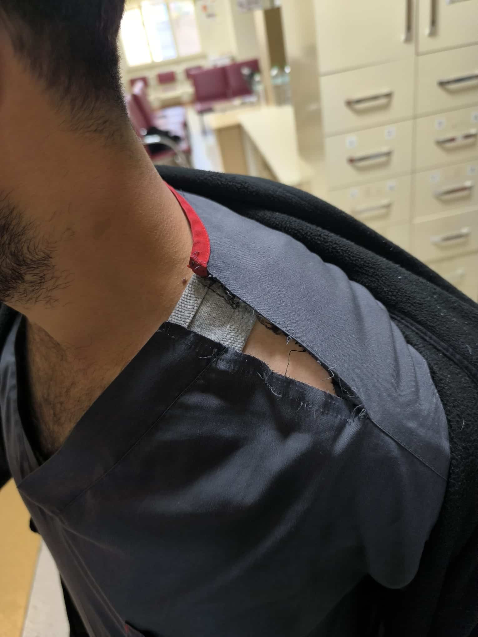 Siirt Eğitim ve Araştırma Hastanesi’nde Hemşireye Şiddet: Beyaz Kod Verildi, Adli Süreç Başlatıldı (resim 4) – saglikhaberi.net Siirt Eğitim ve Araştırma Hastanesi’nde Hemşireye Şiddet: Beyaz Kod Verildi, Adli Süreç Başlatıldı (resim 3) – saglikhaberi.net