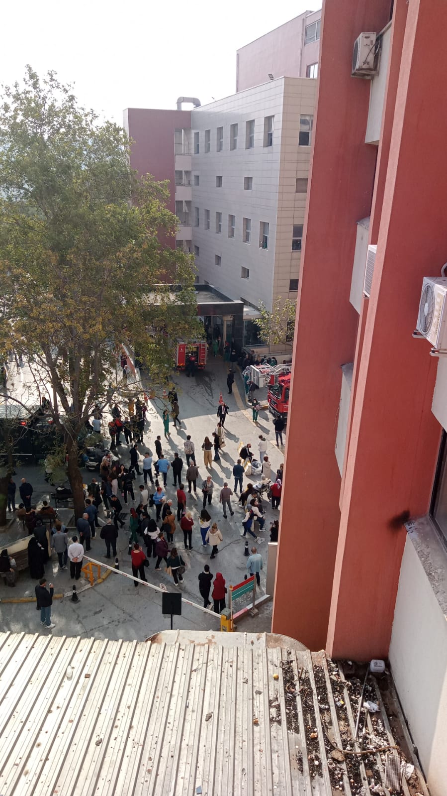 İzmir Atatürk Eğitim ve Araştırma Hastanesi’nde “Turuncu Kod” Alarmı! (resim 2) – saglikhaberi.net İzmir Atatürk Eğitim ve Araştırma Hastanesi’nde “Turuncu Kod” Alarmı! (resim 1) – saglikhaberi.net