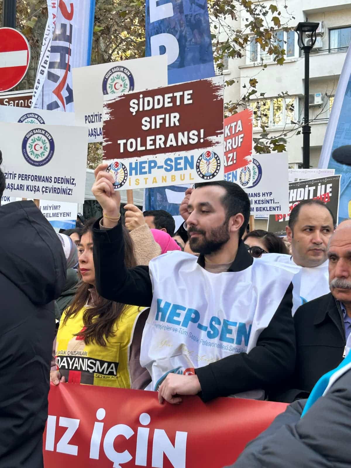 Aile Sağlığı Merkezi Çalışanlarından "Eziyet Yönetmeliği" İsyanı: "Tükeniyoruz, Hakkımızı İstiyoruz" (resim 6) – saglikhaberi.net Aile Sağlığı Merkezi Çalışanlarından "Eziyet Yönetmeliği" İsyanı: "Tükeniyoruz, Hakkımızı İstiyoruz" (resim 5) – saglikhaberi.net