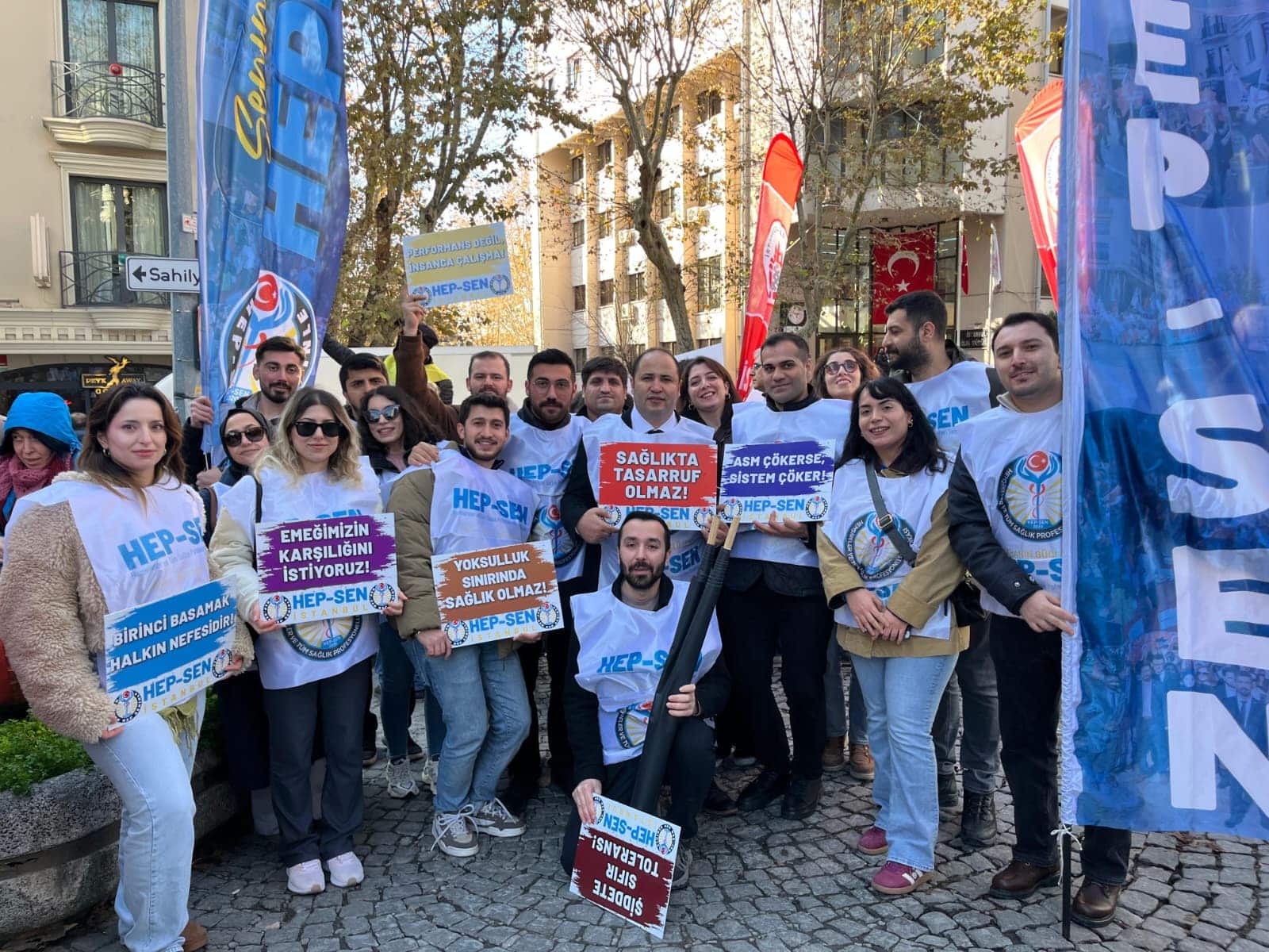 Aile Sağlığı Merkezi Çalışanlarından "Eziyet Yönetmeliği" İsyanı: "Tükeniyoruz, Hakkımızı İstiyoruz" (resim 2) – saglikhaberi.net Aile Sağlığı Merkezi Çalışanlarından "Eziyet Yönetmeliği" İsyanı: "Tükeniyoruz, Hakkımızı İstiyoruz" (resim 1) – saglikhaberi.net