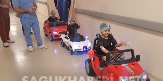 Sakarya’da Çocuklar Ameliyathaneye Akülü Arabayla Gidiyor: Korku Yerini Heyecana Bıraktı!