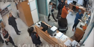 ARTVİN BORÇKA'DA HASTANEDE GERGİNLİK - BELEDİYE BAŞKAN YARDIMCISI OLAY ÇIKARDI