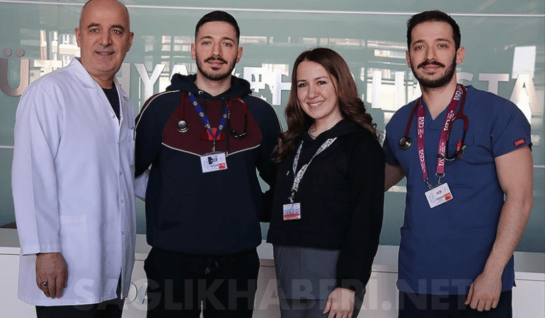 Kütahya Şehir Hastanesi’nde Örnek Aile: Baba ve Üç Doktor Çocuğu Aynı Çatı Altında Şifa Dağıtıyor