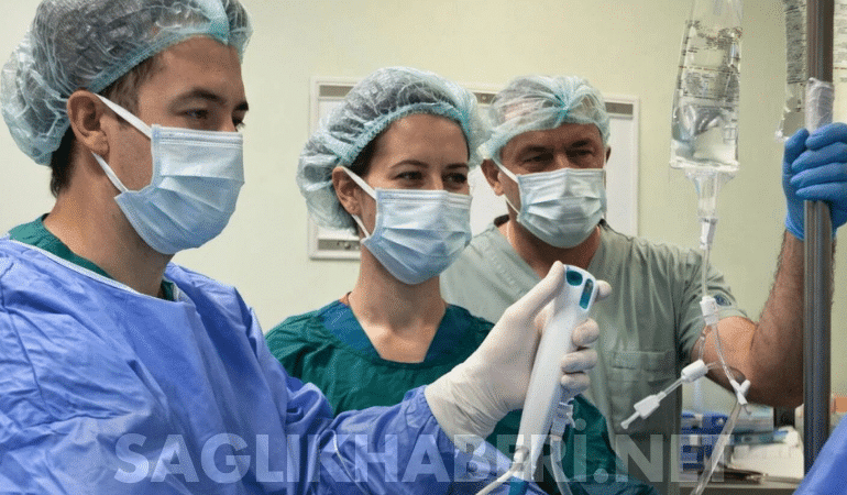 Nevşehir Devlet Hastanesi’nde Kesiksiz Böbrek Taşı Ameliyatında 100. Vaka Gururu