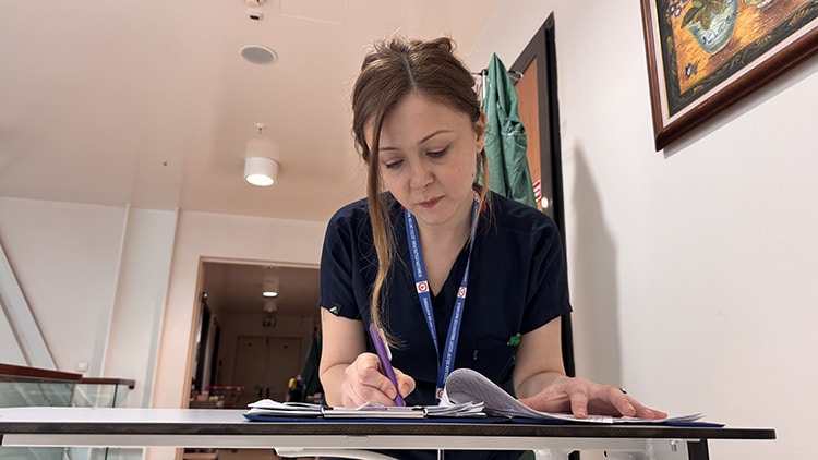 Zonguldak'ta Aynı Hastanede Görev Yapan Hemşire Çiftin Omuz Omuza Şifa Mesaisi (resim 5) – saglikhaberi.net