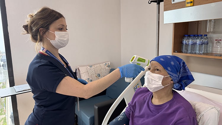 Zonguldak'ta Aynı Hastanede Görev Yapan Hemşire Çiftin Omuz Omuza Şifa Mesaisi (resim 1) – saglikhaberi.net