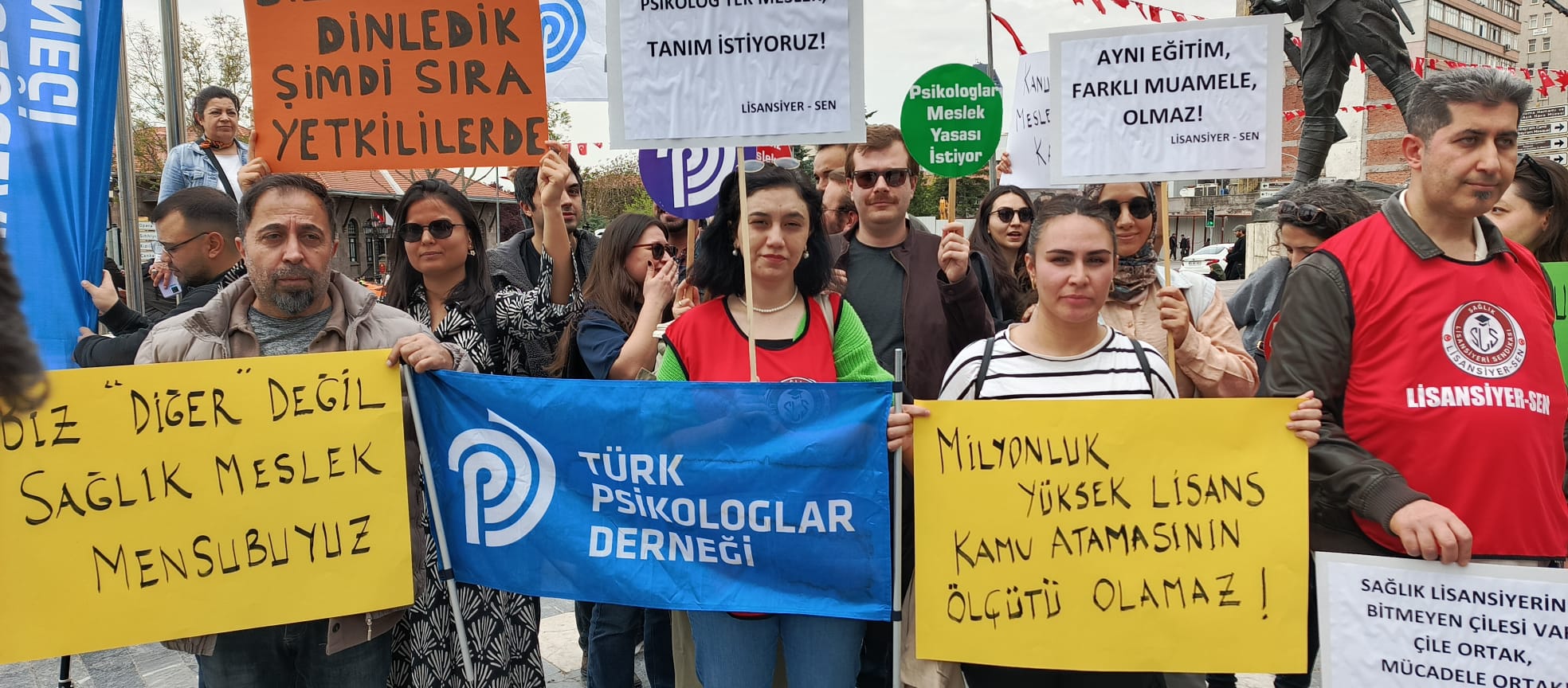 Ankara'da Psikologlardan Tarihi Eylem: "Mesleki Onurumuz ve Özgürlüğümüz İçin Ayaktayız!" (resim 1) – saglikhaberi.net