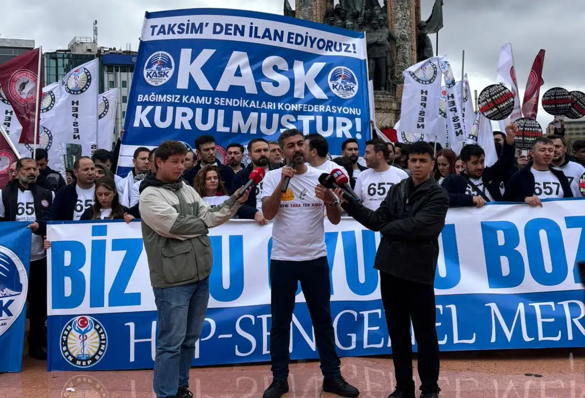 HEP-SEN’den 1 Mayıs’ta Tarihi Adım: KASK Konfederasyonu Taksim’de İlan Edildi! (resim 4) – saglikhaberi.net HEP-SEN’den 1 Mayıs’ta Tarihi Adım: KASK Konfederasyonu Taksim’de İlan Edildi! (resim 3) – saglikhaberi.net