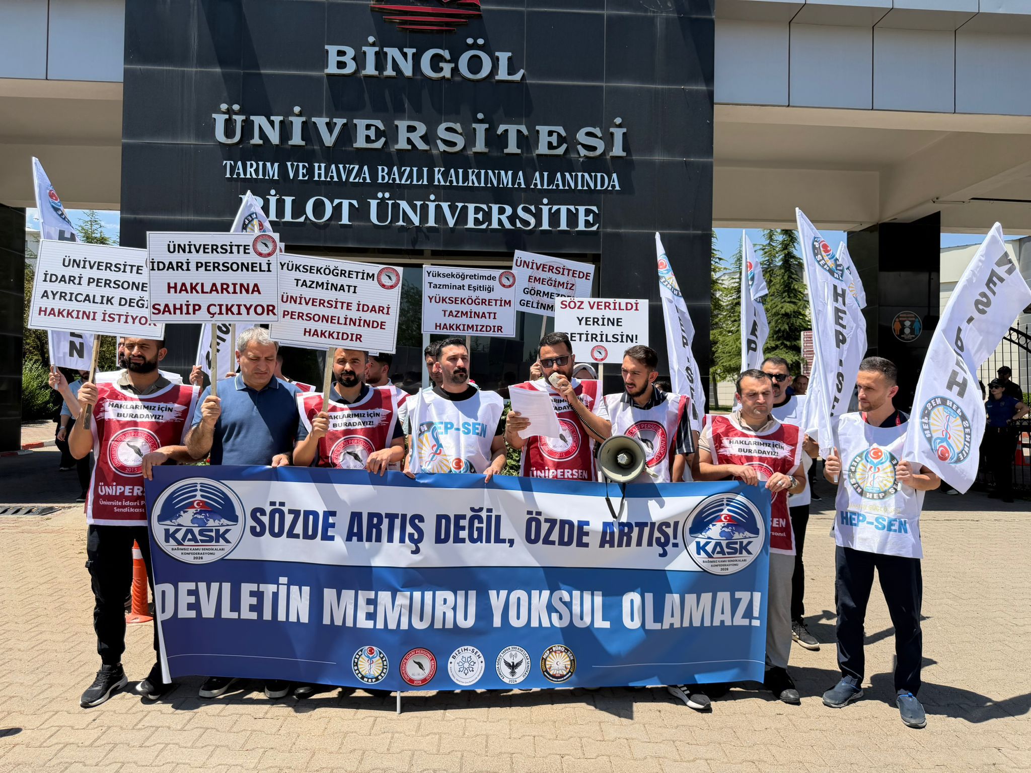 KASK Konfederasyonu'ndan TÜİK Binaları Önünde Eş Zamanlı Eylem: "Sözde Değil Özde Artış İstiyoruz" (resim 17) – saglikhaberi.net