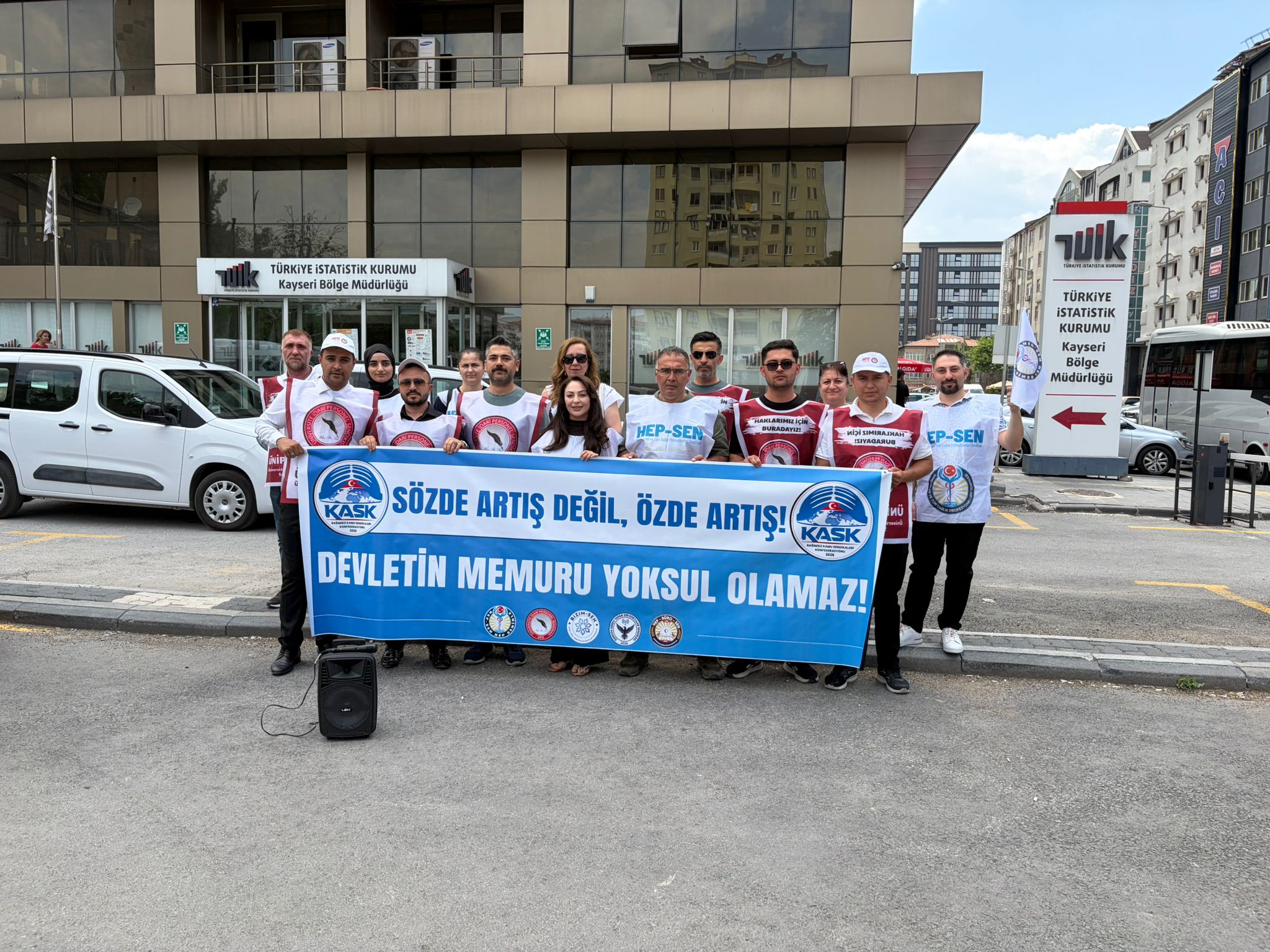 KASK Konfederasyonu'ndan TÜİK Binaları Önünde Eş Zamanlı Eylem: "Sözde Değil Özde Artış İstiyoruz" (resim 13) – saglikhaberi.net