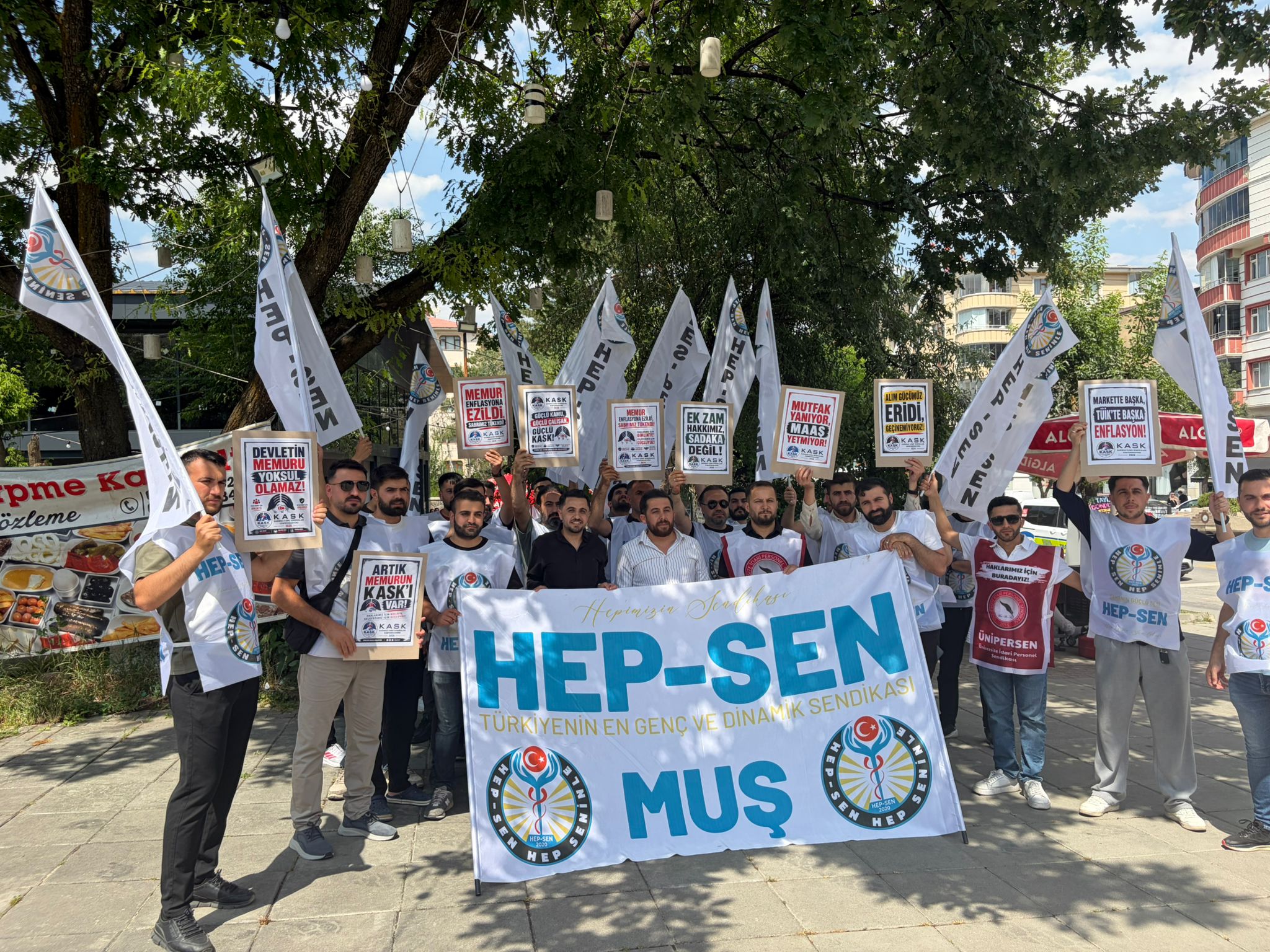 KASK Konfederasyonu'ndan TÜİK Binaları Önünde Eş Zamanlı Eylem: "Sözde Değil Özde Artış İstiyoruz" (resim 11) – saglikhaberi.net