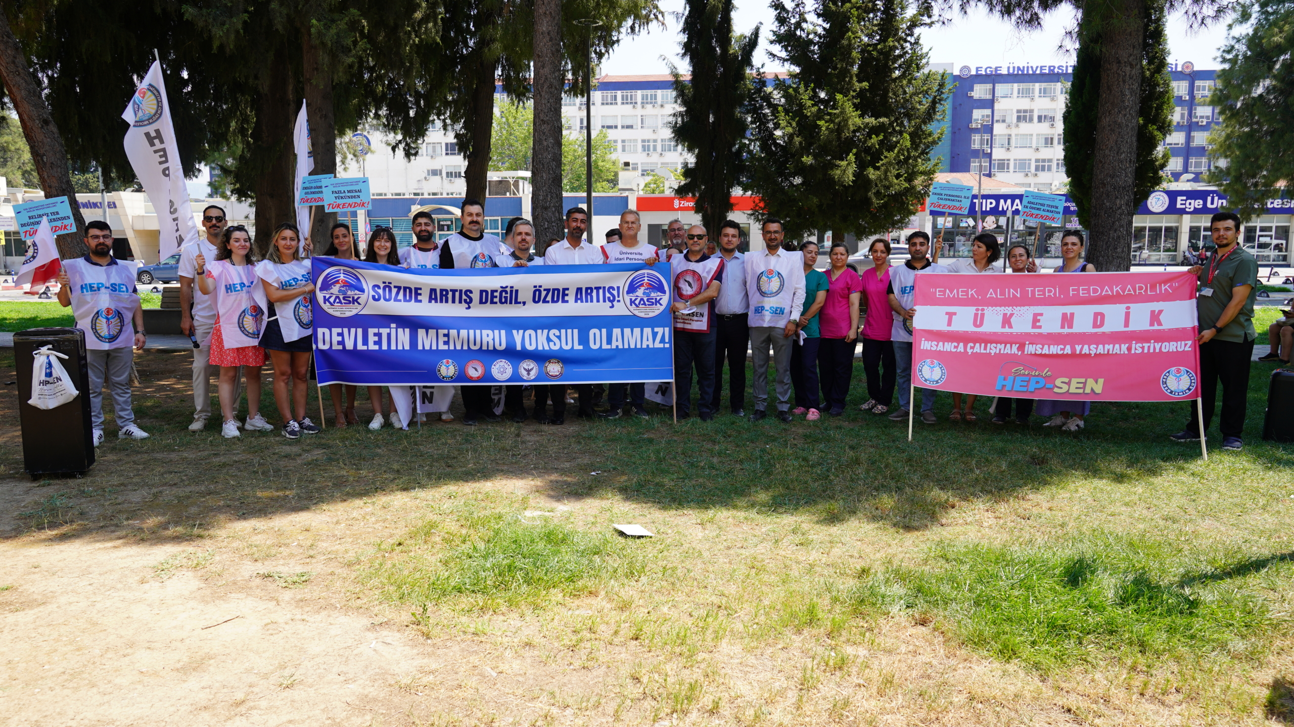 KASK Konfederasyonu'ndan TÜİK Binaları Önünde Eş Zamanlı Eylem: "Sözde Değil Özde Artış İstiyoruz" (resim 1) – saglikhaberi.net